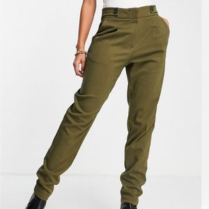 Vero Moda Tailored Pants in Khaki/Olive Green